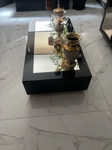 Mesa de centro com tampo espelhado