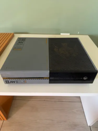 Xbox One Call of Duty Edição Limitada 500GB + 2 Controles + Extras