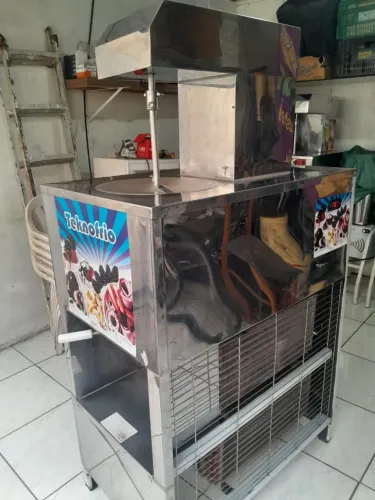 Máquina produtora de sorvete e açaí