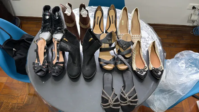Pares de sapatos sortidos 