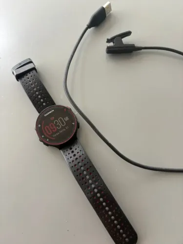 Relógio Garmin Forerunner 235 usado e bem conservado.