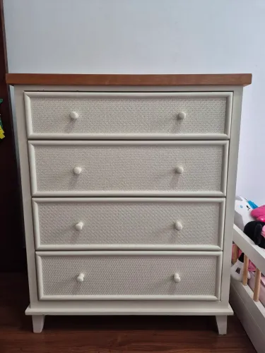 Cômoda infantil em madeira maciça