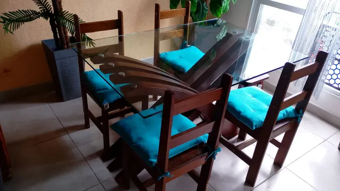 Mesa com 4 cadeiras