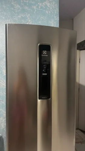 Geladeira Inverse Electrolux inox seminova