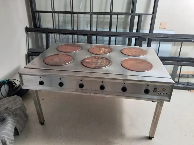 Vende se fogão elétrico 6 bocas semi-novo