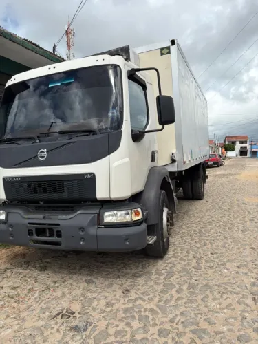 Vendo caminhão volvo VM 270 