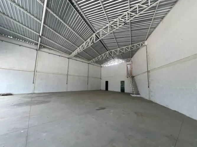 ALUGA-SE GALPÃO 340 M² NA BR-101 NORTE IPIOCA