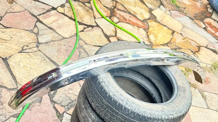 Pára-choque traseiro fusca anos 70 original em bom estado.