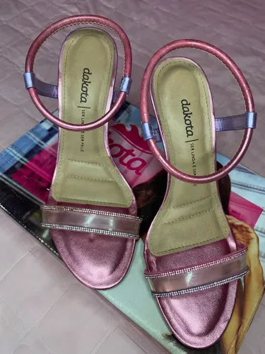 sandália dakota na cor rosa, tamanho 36.
