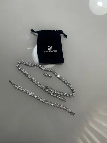 Colar e pulseira swarovki