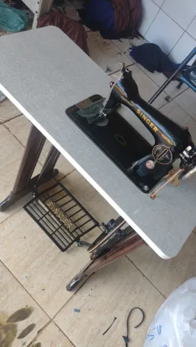 Máquina Singer pretinha modelo 15 C 