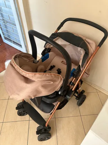 CONJUNTO DE CARRINHO E BEBÊ CONFORTO 