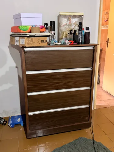 Vende-se comoda
