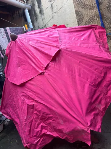 Guarda sol rosa e suporte