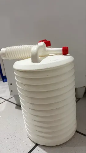 Galão para Combustível 5 Litros com Bico Abastecedor