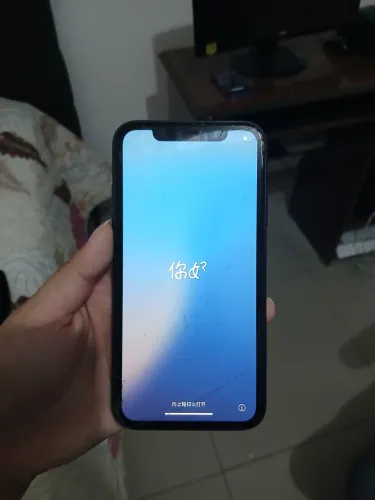 Iphone 11 usado 64gb, com um trinco 