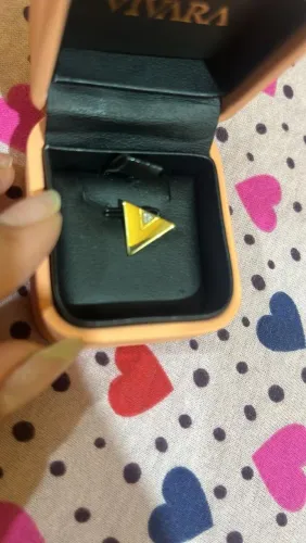 Pingente Vivara 5 Anos em Ouro Amarelo 18k com Diamante 0,010 ct Original com nota fiscal.