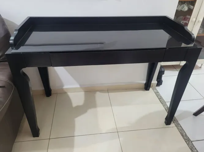 Escrivaninha, aparador e mesa de canto took stok modelo obsidiana.