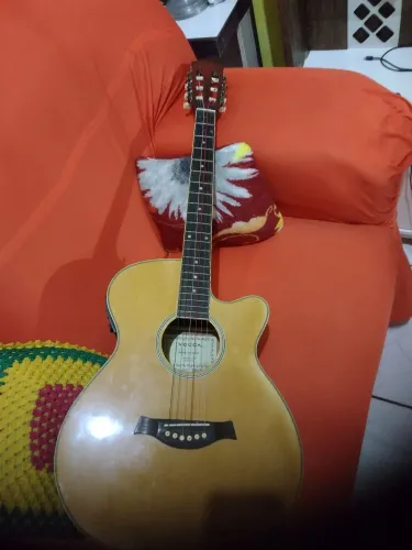 Violão elétrico acústico vogga pouco tempo de uso .sem arranhões todo liso.