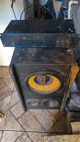 caixa de som e amplificador