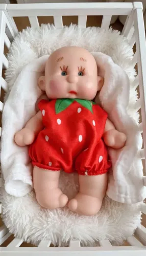 Boneco Moranguinho com um delicioso cheiro...,25 cm aproximadamente 