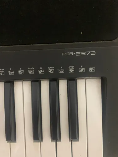 teclado eletrônico (teclado musical) da Yamaha, modelo PSR-E373