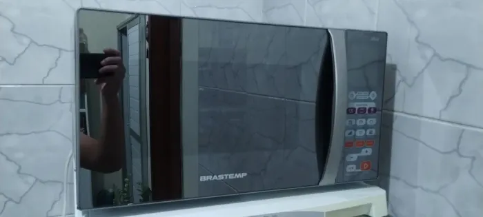 (COM DEFEITO)O Micro-ondas Brastemp Ative! Grill 30 Litros (BMT45BRHNA) 