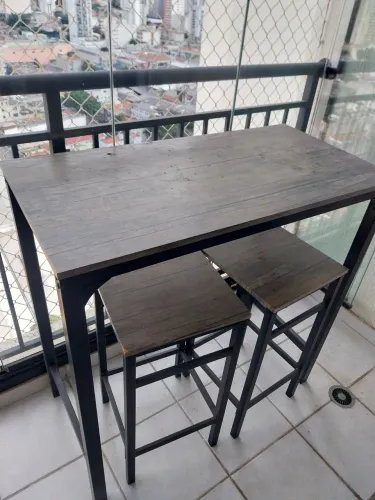 Mesa e 02 cadeiras cavalete