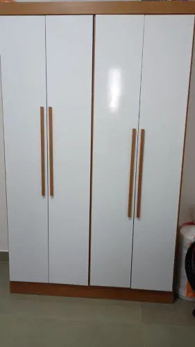Guarda roupa solteiro semi novo apenas 1 mes de uso , venda motivo mudança estado.