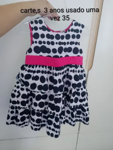Tudo por 100 vestidos de marca mais sapatinhos