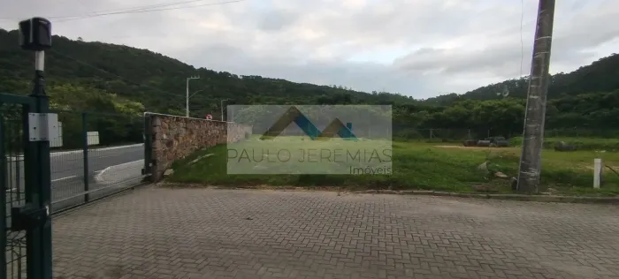 Terreno à venda em Canasvieiras, Florianópolis, por R$ 550.000. Excelente localização. Con
