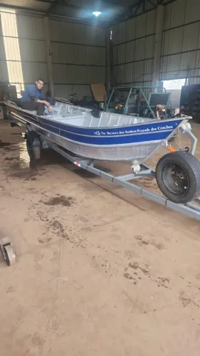 Barco 6 metro com carretinha e motor.