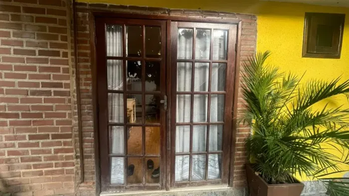 Porta de Madeira e Vidro (2 folhas)