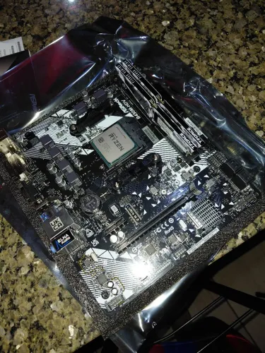 Placa-Mãe B450M AsRock HDV - 4 meses de uso - Excelente - C/ Caixa (Sem processador e RAM)