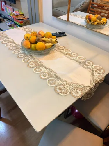 VENDO MESA COM 4 CADEIRAS