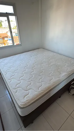 Vendo cama king usada
