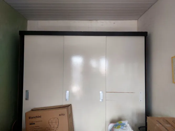 Roupeiro 210 cm largura. 220 cm altura