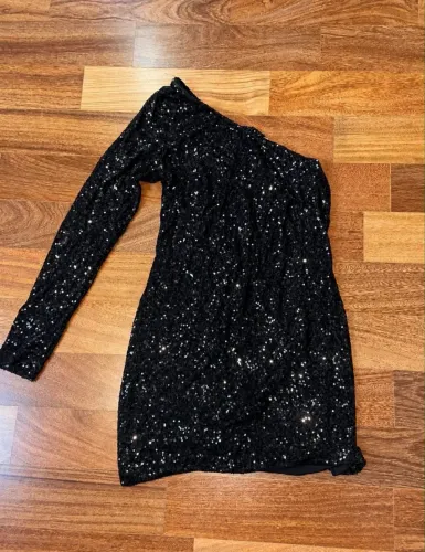 vestido curto paetê preto marca triyou