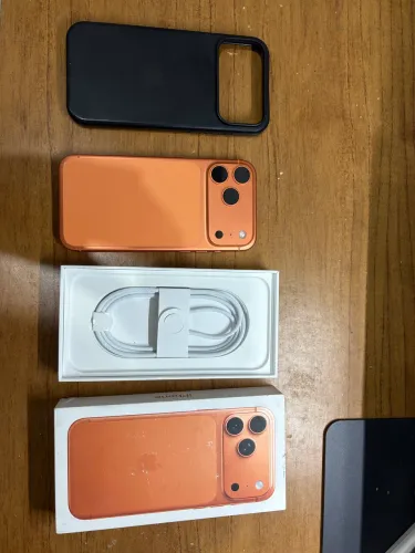 iPhone 17 Pro Max 256GB Laranja Cósmico