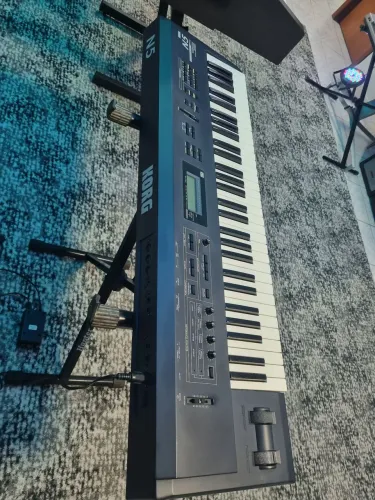 Teclado sintetizador Korg N5