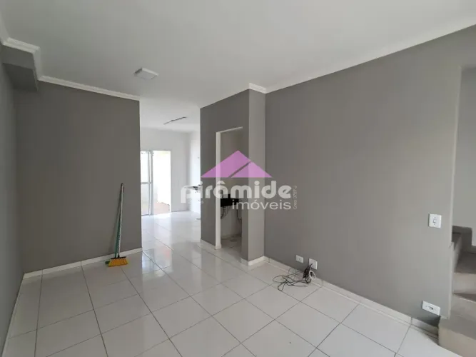 Casa em condomínio fechado no bairro Santa Luzia no Condomínio Vila Lobos em Caçapava