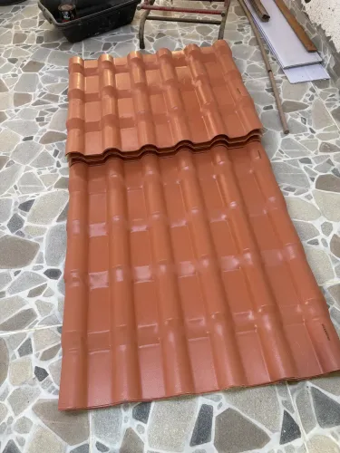 Vendo 10 telhas novas medindo 1 m e meio
