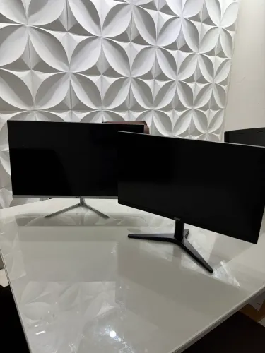 2 MONITOR COM DEFEITO