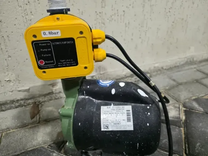 : Pressurizador Automático de Água: Bomba Schneider 1/2 CV + Controlador Eletrônico (220V)