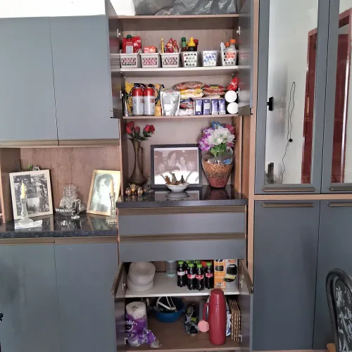 Armário de cozinha com 12 portas cinza