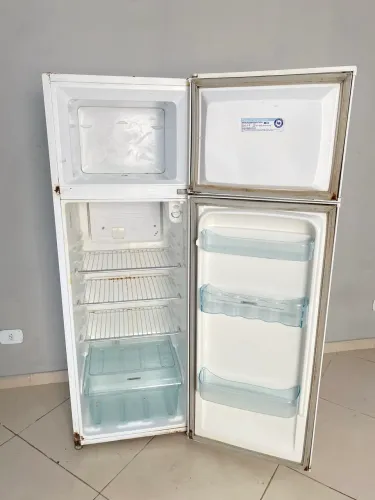 Vendo geladeira eletrolux