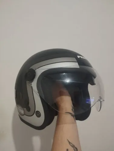 Capacete Yesterday Peels