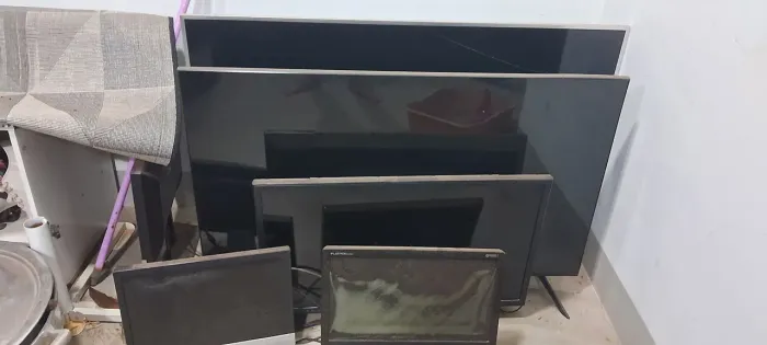 Lote de TVs e monitores para reaproveitamento de peças