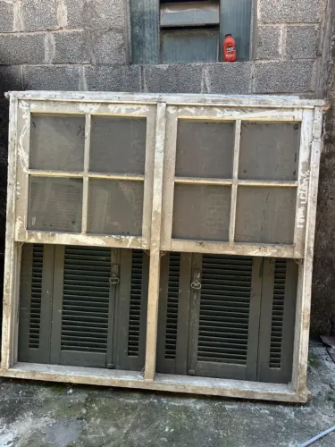 JANELÃO ANTIGO DE MADEIRA DE LEI /// R$2200,00 ( SÓ TENHO UMA )