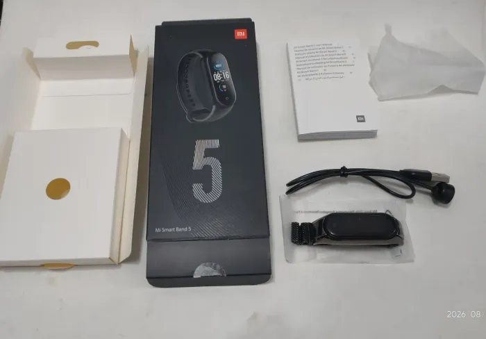 Mi Band 5 + Pulseira e corpo de metal Preta Resistente À Água 50m usado na caixa e manual